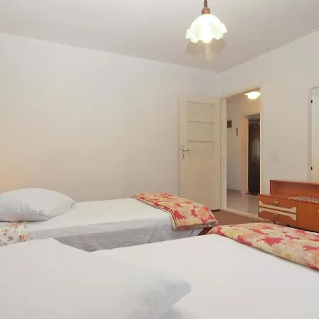 1686 Apartment *