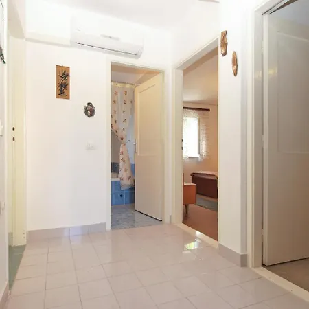 Apartment 1686 *