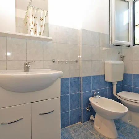 1686 Apartment *