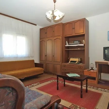 1686 Apartment