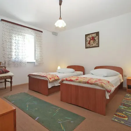 Apartment 1686 *