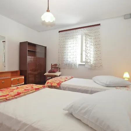 1686 Apartment